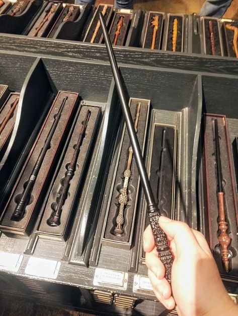 Snapes wand Snape Wand, Harry Potter Wand, Harry Potter Universal, Wizarding World, Diy Art, Wizard, Harry Potter, Diy Artwork