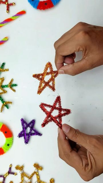 Pipe Cleaner Stars Christmas Ornament, Pipe Cleaner Star, Christmas Vbs, Star Making, Wire Star, Diy Pipe, Pipe Cleaner Crafts, Stars Craft, Pipe Cleaners