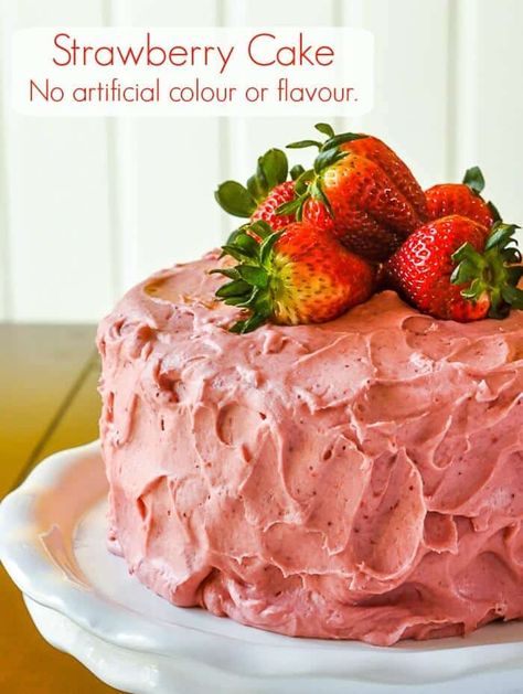 Strawberry Cake. There is no artificial colouring or flavouring used to get the beautiful pink hues in this delicious, made from scratch, strawberry cake. Strawberry Cake From Scratch, Strawberry Layer Cakes, Homemade Strawberry Cake, Strawberry Buttercream Frosting, Strawberry Cake Easy, Fresh Strawberry Cake, Cake From Scratch, Pan Sin Gluten, Rock Recipes