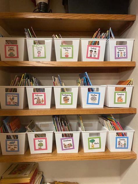 Kindergarten Classroom Library Setup, Book Storage Classroom, Preschool Book Organization, Organizing Ideas Classroom, Classroom Library Ideas Kindergarten, Kindergarten Book Organization, Library Kindergarten Ideas, Playroom Library Ideas, Book Bin Organization Ideas