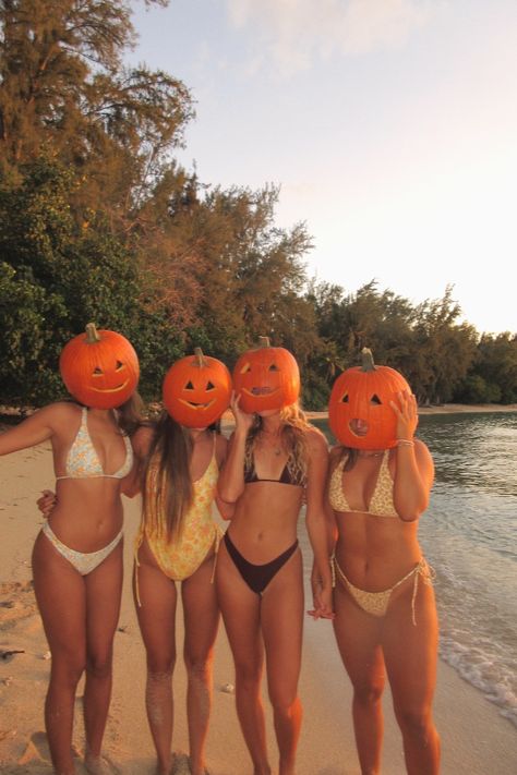 Girls holding pumpkins on the beach with friends as the sun sets in Hawaii wearing cute matching trendy bikinis Friends Fall Aesthetic, Halloween With Friends, Spray Tan Business, Vacation Swimsuit, Coastal Fall, Instagram Photo Ideas, Cute Instagram, Ideas For Halloween, Trendy Bikinis