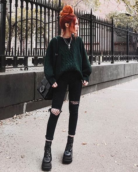 Winter Grunge Outfits, Grunge Outfits Winter, Grunge Winter, Grunge Dress, Winter Outfits Cold, Hipster Outfits, Punk Outfits, Cold Weather Outfits, Alternative Outfits