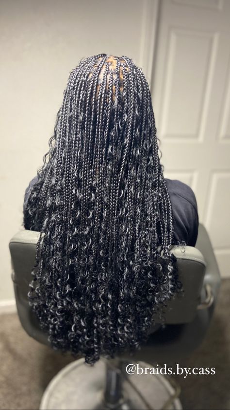 Knotless Goddess Braids With Curly Ends, Single Knotless Braids With Curls, Medium Goddess Braids With Curly Ends, Bohemian Braids Curly Ends, Goodest Box Braids With Curls, Small Boho Knotless Braids With Curly Ends, Knotledd Braids With Curls, Bohemian Knotless Braids Curly Ends, Bohemian Knotless With Curly Ends