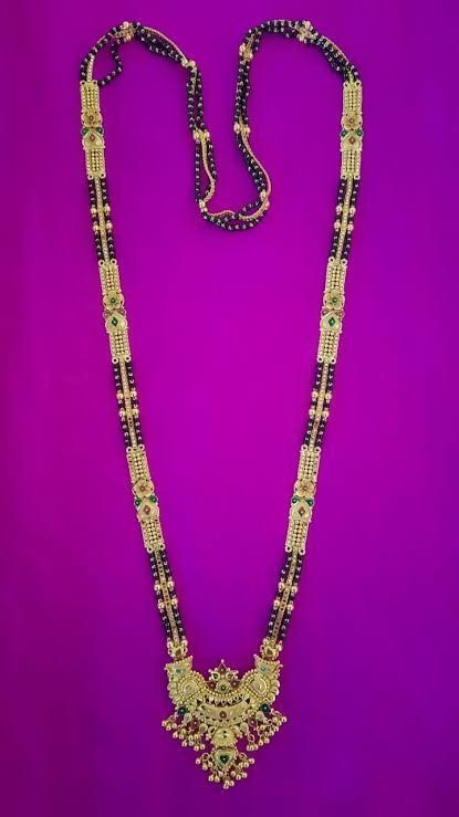 Long Black Beads Chain Indian Gold, Long Black Beads Mangalsutra Designs, Nallapusalu Designs Gold Long, Beaded Wedding Jewelry, Mangal Sutra, Locket Design, Delicate Gold Jewelry, Neck Pieces Jewelry, Gold Jewels Design