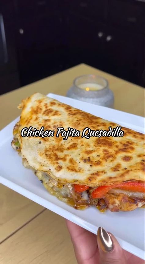 Dwalette King (@platedbydee) on Threads Chicken Fajita Quesadilla, Fajita Quesadilla, Grilled Chicken Fajitas, Fajita Seasoning Recipe, Yellow Bell Pepper, Ziti Recipes, Flour Tortilla, Chicken Veggies, Fajita Recipe