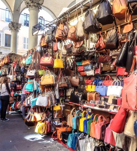 Florence Market, Florence Shopping, Florence Travel Guide, European Travel Outfit, Florence Fashion, Italy Girl, Italian Trip, Florence Italy Travel, Shopping In Italy