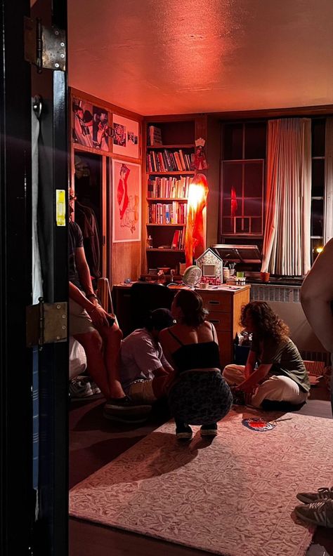 kenyon college dorm room aesthetic Dorm Room College Aesthetic, Small Liberal Arts College Aesthetic, Kenyon College Aesthetic, Summer Before College Aesthetic, College Social Life Aesthetic, Dormmates Aesthetic, Liberal Arts College Aesthetic, Romanticizing College, Graduating College Aesthetic