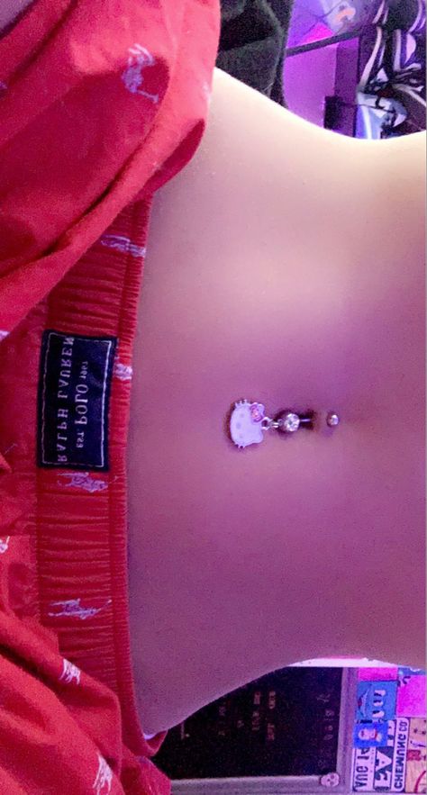 Belly Button Piercing Midsize, Belly Piercing Photo Ideas, Belly Button Peicing, Hello Kitty Belly Button Piercing, Belly Peicerings, Hello Kitty Belly Piercing, Belly Percinings, Back Dermal Piercing With Tramp Stamp, Y2k Belly Piercing