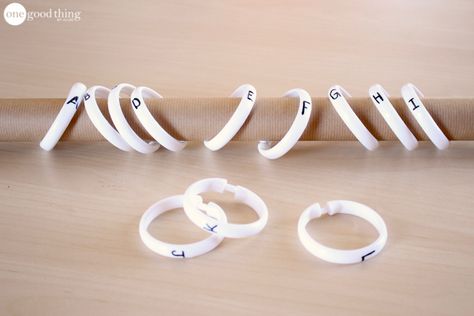 10 Unexpected and Creative Ways to Use Shower Rings Shower Hooks Ideas, Shower Rings, Ring Organizer, Useful Things, Shampoo Bottles, Diy Shower, Shower Hooks, Bracelet Display, Curtain Rings