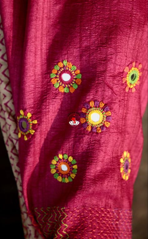 #lambani #saree Lambani Saree, Lambani Embroidery, Plain Kurti Designs, Kurta Embroidery, Plain Kurti, Mirror Work Blouse Design, Indian Kurti Designs, Indian Kurti, Mirror Embroidery