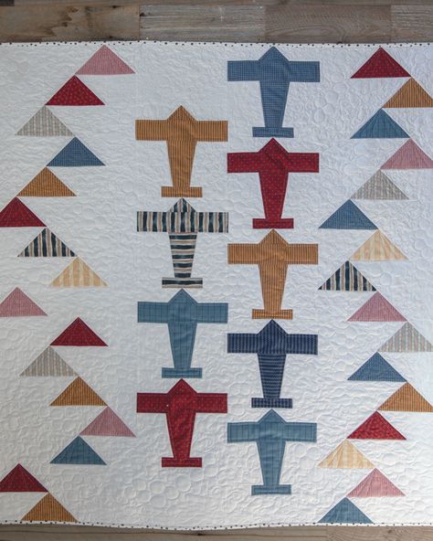 Airplane Quilt, Boys Quilt Patterns, Flying Geese Quilt, Boho Quilt, Quilt Modernen, Vintage Airplane, Quilt Square Patterns, Childrens Quilts, Baby Quilt Patterns