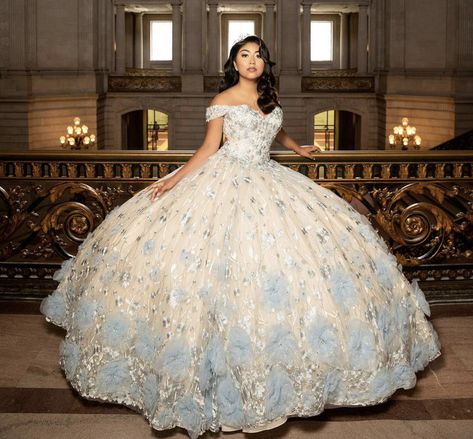 Cream White Quinceanera Dresses, Quinceanera Dresses Cream, White Quince Dresses, Quince Stuff, Queen Wedding Dress, Sweetheart Evening Dress, Quinceanera Pink, Quinceanera Themes Dresses, Quinceañera Ideas