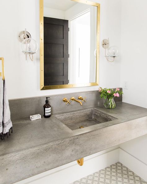 Concrete and gold bathroom. | See this Instagram photo by @studiomcgee Concrete Bathroom Countertops, Studio Mcgee Bathroom, Mcgee Bathroom, Unique Bathroom Sinks, Concrete Bathroom, Concrete Counter, Modern Mountain Home, Concrete Sink, Bad Inspiration