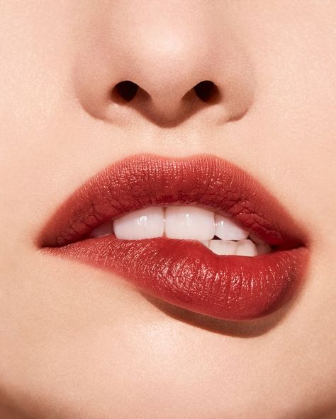 A just-bitten tint we can’t resist. Swipe Crushed Lip Color in Blackberry onto the center of the lips, blending outward with finger to diffuse #BBGirlCrush Winter Lip Color, Medi Spa, Vampy Lips, Winter Lips, 얼굴 그리기, Lip Gloss Colors, Glossy Hair, Kissable Lips, Hot Lips