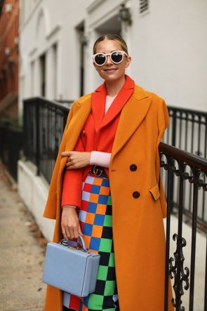 Sport Skirt, Mix & Match, Orange Coat, Orange Blazer, Colorful Outfits, Dopamine Dressing, Atlantic Pacific, Colorful Skirts, Anna Dello Russo