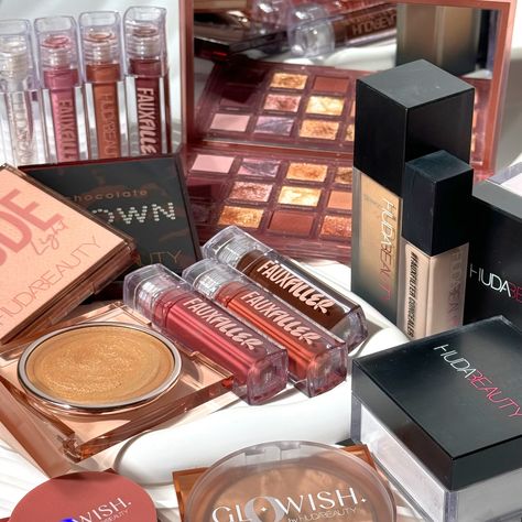 Huda Beauty Aesthetic, Huda Beauty Products, Icy Nude Huda, Pretty Grunge Huda Beauty, Huda Beauty Eyeshadow, Huda Beauty Lip, Huda Kattan, Huda Beauty Makeup, Sephora Sale