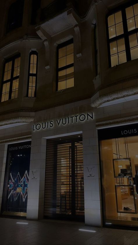 Luis Vuitton Wallpaper Aesthetic Black, Aesthetic Store Pictures, Louis Viouton Aesthetic, Lv Wallpaper Louis Vuitton Black, Black Louis Vuitton Wallpaper, Louis Vuitton Aesthetic Vintage, Louis Vuitton Aesthetic Wallpaper, Louis Vuitton Store Aesthetic, Lv Wallpaper Louis Vuitton