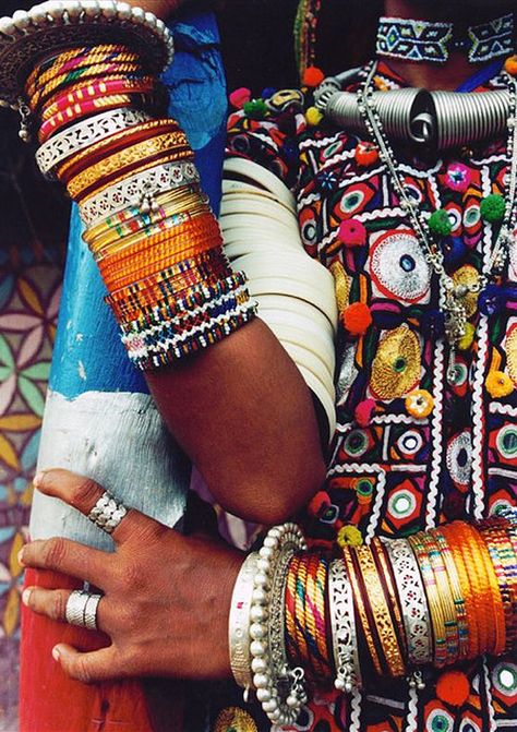 India | "Gujarat" | via Nic Tharpa Carier, on flickr Afrikaanse Kunst, Bracelets And Rings, Afrikaanse Mode, Afro Style, African Inspired Fashion, Colorful Jewelry, African Jewelry, African Culture, African Beauty