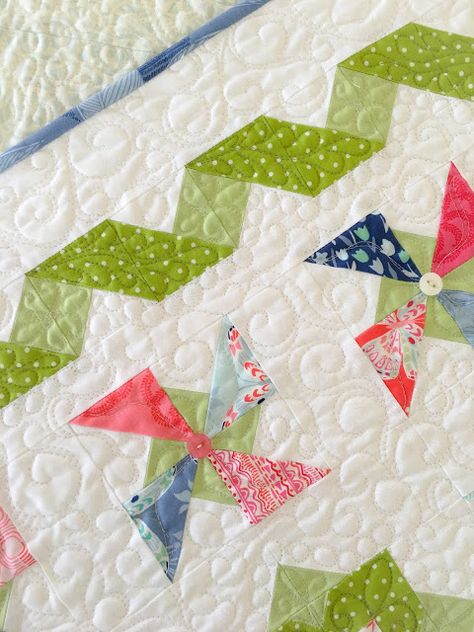 Quilting Blanket, Quilt Pinwheel, Quilting Borders, Charm Pack Patterns, Pinwheel Quilts, Seasonal Wall Hangings, Charm Pack Quilt, Quilt Borders, Charm Pack Quilts