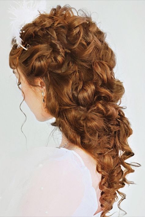 Fantasy Hairstyles Princesses, Bridgerton Hairstyles, Victorian Era Hairstyles, 1800s Hairstyles, Half Up Half Down Curly, Giselle Enchanted, Down Curly Hairstyles, Yaas Queen, House Tyrell