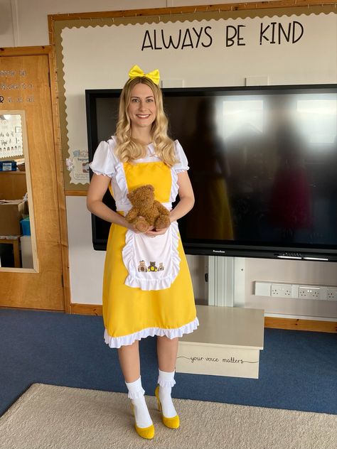 Goldilocks Costume Women, Goldilocks Costume, Book Characters Dress Up, Shrek Jr, Teacher Costume, Paper Cup Crafts, Character Dress Up, School Costume, Teacher Costumes