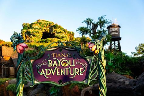 Tiana's Bayou Adventure at Magic Kingdom is close to opening and the construction walls were pulled down at Walt Disney World plus a first look inside! Disney World Princess, Disney World Rides, Disney Imagineering, Splash Mountain, Shanghai Disney Resort, Adventure Photos, Tower Defense, Walt Disney Animation Studios, Walt Disney Animation