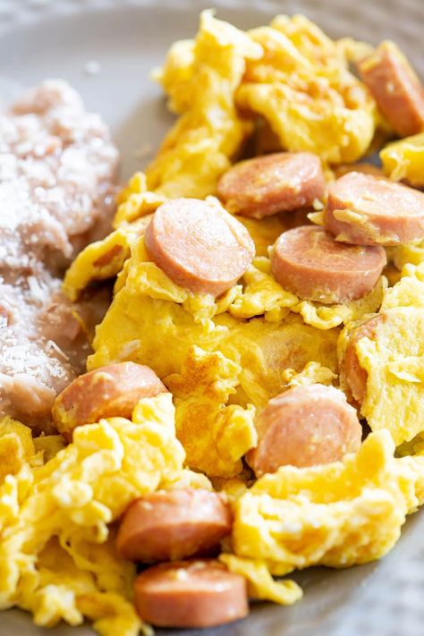 Huevos con salchicha (hot dogs and eggs) - Maricruz Avalos Kitchen Blog Hot Dog And Eggs Breakfast, Hot Dog With Egg, Hot Dog And Eggs, Hot Dog Casserole, Dominicano Recipes, Dog Breakfast, Food Reference, Cheese Buns, Prepared Eggs