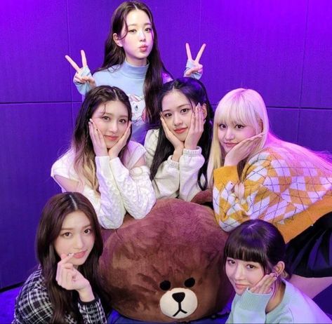 #ive #ot6 #iveot6 #yujin #rei #liz #wonyoung #leeseo #gaeul #dive #icons Icona Pop, Dara Kpop, Free Hugs, Blue Bloods, Twitter Update, Group Photos, Starship Entertainment, Kpop Wallpaper, Iz One