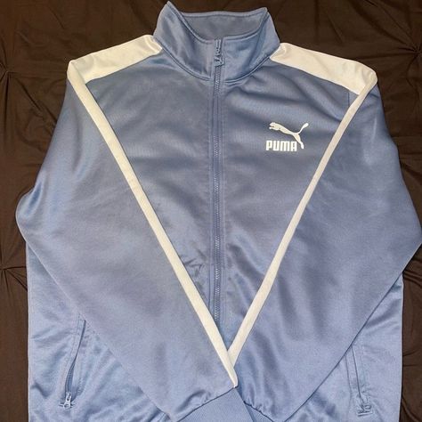 Puma track jacket Blue Clothing Aesthetic, Blue Ripped Jeans Outfit, Aesthetic Azul, Puma Outfit, Blue Clothing, Clothing Aesthetic, Casual Sporty, Blue Outfit, Sporty Outfits