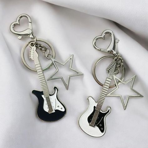 Rock out with our Y2K Guitar Keychain, a perfect accessory for fans of punk rock and retro style. This keychain captures the edgy essence of the Y2K era, featuring a detailed guitar charm that embodies the spirit of punk music and fashion. Designed with both men and women in mind, this keychain is a versatile and stylish addition to any keyring, bag, or backpack. The intricate guitar design and bold aesthetic make it a standout piece for anyone who loves music and unique accessories. Whether you're shopping for a Christmas gift or looking to add a touch of punk rock flair to your own collection, this keychain is an ideal choice. Its high-quality craftsmanship ensures durability, while its trendy design makes it a fun and fashionable accessory. Celebrate the punk rock vibe and Y2K nostalgia Unique Keychains For Men, Skateboard Jewelry, Y2k Guitar, Rock Keychain, Y2k Keychain, Guitar Keychain, Keychain Aesthetic, Star Keychain, Bold Aesthetic