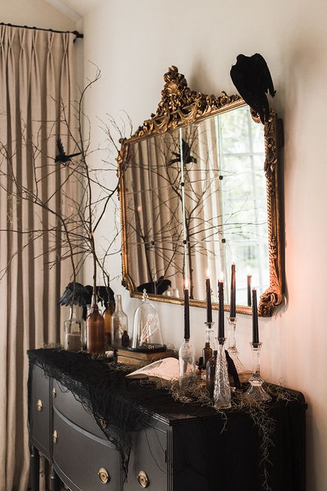 Halloween Home Bar Decor, Velvet Halloween Decor, Spooky Mantel Ideas, Vintage Style Halloween Decor, New Orleans Halloween Decorations, Halloween Staircase Decor, Moody Halloween Decor, Dark Halloween Decor, Dark Halloween Aesthetic