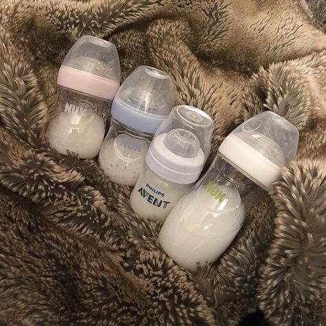 Baby Bottles Aesthetic, Finding Nemo Baby, Best Baby Bottles, Mommy And Baby Pictures, Cute Mixed Babies, Pretty Pregnant, Baby Necessities, Baby Supplies