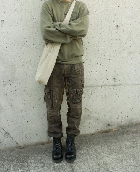 Mossy Outfit Men, Armycore Outfits, Subversive Fashion Men, Apocalyptic Fashion Women, Zombie Apocalypse Outfit, Fashion Women Outfits, Dystopian Fashion, Military Aesthetic, Aesthetic Outfits Men