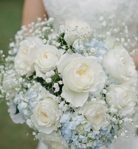 Baby Blue Wedding Bouquet, Winter Wedding Bouquet White, Wedding Bouquets Blue, Wedding Bouquet Toss, Hydrangea Bridesmaid Bouquet, Blue Hydrangea Bouquet, Christmas Wedding Themes, White Rose Wedding Bouquet, Baby Blue Weddings