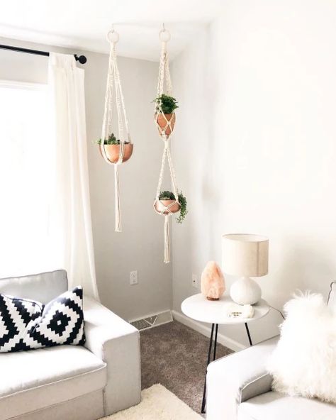 Hanging Macrame Planter Living Room, Macrame Plant Hanger In Living Room, Plant Hanger Living Room, Macrame Plant Hanger In Bedroom, Boho Living Room Macrame, Macrame Plant Decor, Hanging Plant Living Room, Macrame Interior Design, Macrame Plant Hanger Room