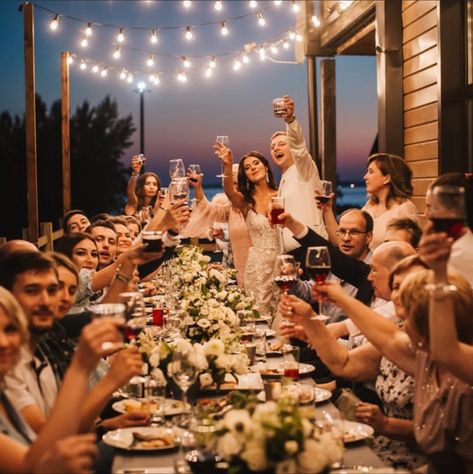 Family Party Aesthetic, Family Vision Board, Social Photo, Family Dinner Party, Big Family Dinner, Best Friend Images, Outdoor Dinner Parties, Parisian Cafe, Family Get Together