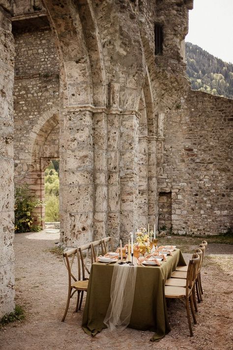 Castle ruins wedding setup | Image by Dall’k Photography Middle Age Wedding, Old Castle Wedding, Ruins Wedding, Ruins Wedding Venues, Wedding Ruins, Castle Wedding Theme, Wedding In Ruins, Castle Ruins Photoshoot, Castle Ruins Wedding