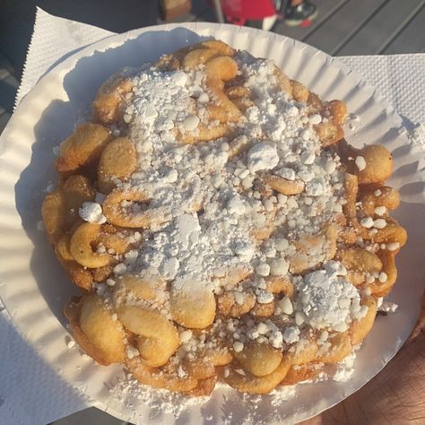 Chocolate Funnel Cake, Funnel Cake Aesthetic, Funnel Cake Fries, Funnel Cakes, Junk Food Snacks, Cute Snacks, Food Pics, Food Snacks, Funnel Cake