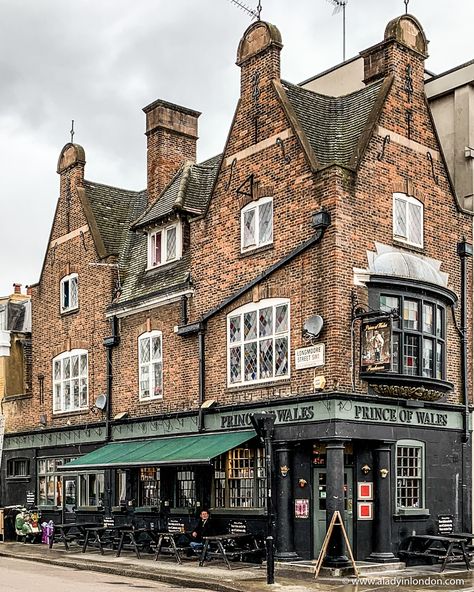 The Pimlico pub in this photo is one of the best pubs in London. This is one of the great historic pubs in London and one of the best local pubs in London. It’s perfect for a London pub crawl. #london #pub #pimlico #londonarchitecture Pubs In London, Uk Pub, London Buildings, Building Front, British Pub, Best Pubs, Old Pub, Victorian London, London Architecture