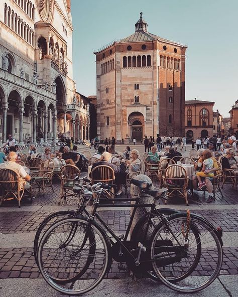 In love with Cremona! And you? Have you ever been in Cremona? Cremona - Italy ... Cremona Italy, Rome Tours, Explore Italy, Romantic Destinations, Beautiful Streets, Rome Travel, Bergamo, 2024 Vision, Ancient Cities