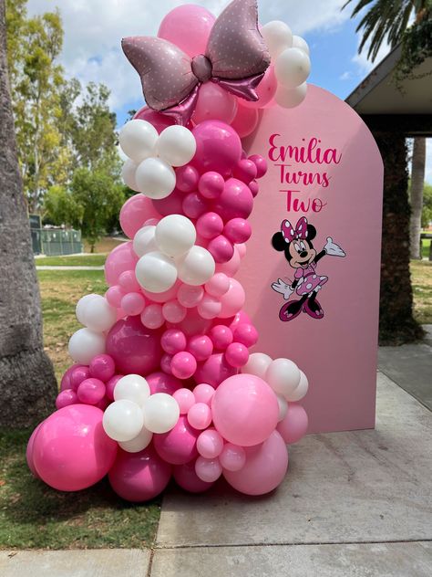 Birthday Theme Mickey Mouse, Pink Minnie Mouse Party Ideas, Minnie Birthday Balloons, Minnie Mouse Birthday Party Balloons, Mini Mouse Balloon Decoration, Minnie Mouse Birthday Party Backdrop, 1st Birthday Party Ideas Minnie Mouse, Minnie Balloon Decorations, Small Minnie Mouse Party