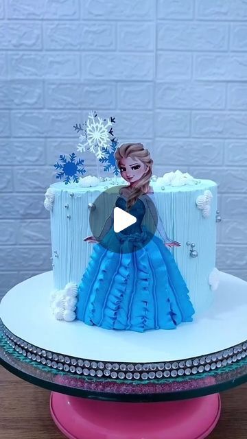 Frozen Cake Designs, Anna Frozen Cake, Princesa Anna Frozen, Frozen Cake Decorations, Elsa Torte, Elsa Birthday Cake, Frozen Birthday Party Cake, Elsa Cake Frozen, Pastel Frozen