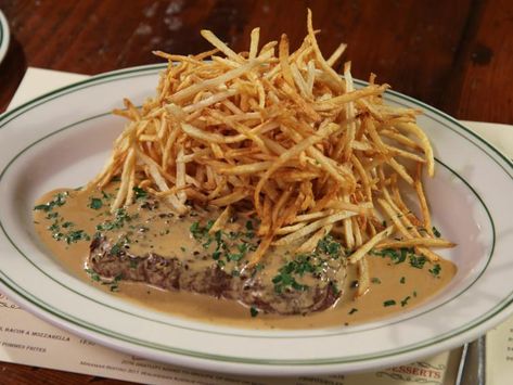 Entrecote Steak Recipe, Steak And Frites, Black Peppercorn Sauce, Pasta Branding, Peppercorn Sauce Recipe, Foodie Lover, Skirt Steak Recipes, Fancy Dinners, Chimichurri Recipe