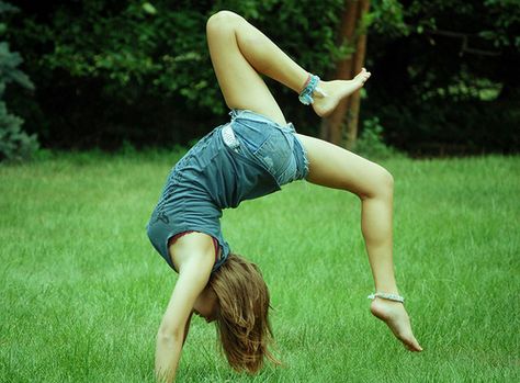 doing gymnastics outside on the front lawn Backbend Kickover, Dancing Images, Yoga Nature, Yoga Mom, Yoga Times, Yoga Community, Yoga Photography, Yoga Everyday, Yoga Challenge