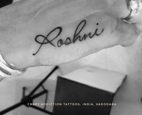 Roshni Name Tattoo, Roshni Name Wallpaper, Rohit Name Tattoo Design, My Name Tattoo, Cool Henna, Cool Henna Designs, Downtown Photography, Love Wallpaper Download, Black Paper Drawing