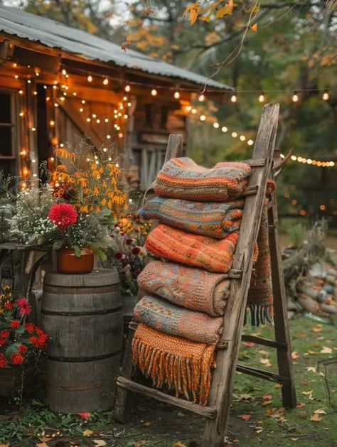 Charming Outdoor Rustic Wedding Reception Decor Ideas Rustic Home Decor Outdoor, Fall Wedding Venues Outdoor Rustic, Fall Outdoor Vow Renewal Ideas, Rustic Outdoor Party Ideas, Rustic Outdoor Dinner Party, Autumn Deck Decor, Wedding Decor Fall Rustic, Small Cottagecore Wedding, Outdoor Ranch Wedding Decor