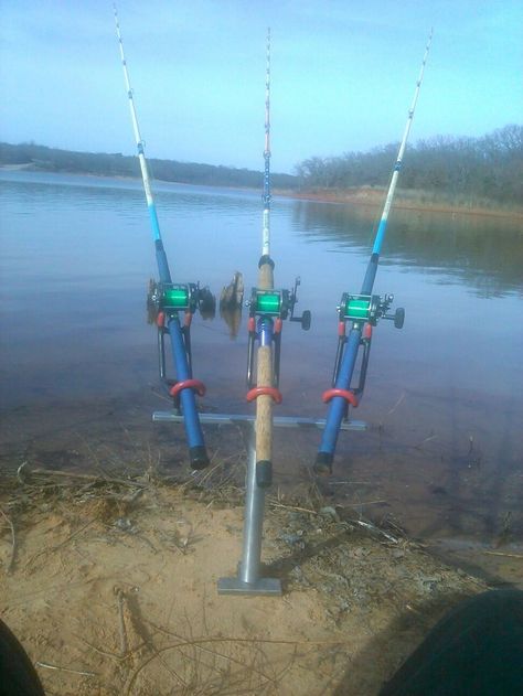 Catfishing rod holder Catfishing Tips, Pond Dock, Bank Fishing, Diy Fishing Rod, Fishing Rod Stand, Fish Chart, Fish Stand, Fishing Pole Holder, Fish Activities