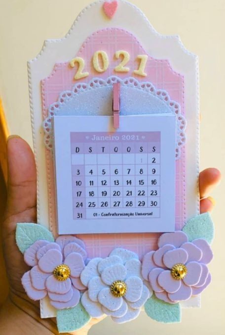 Diy Calendar Ideas, Profitable Crafts, Cardboard Car, Calendar Craft, Cardboard Box Crafts, Pinterest Crafts, Basket Crafts, Diy Calendar, Mini Calendars