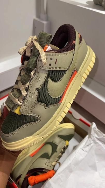 Nike Shoes Men's Sneakers, Dunk Green, Pretty Sneakers, Trendy Shoes Sneakers, Dr Shoes, Basket Style, Jordan Shoes Girls, Pretty Shoes Sneakers, Shoes Outfit Fashion