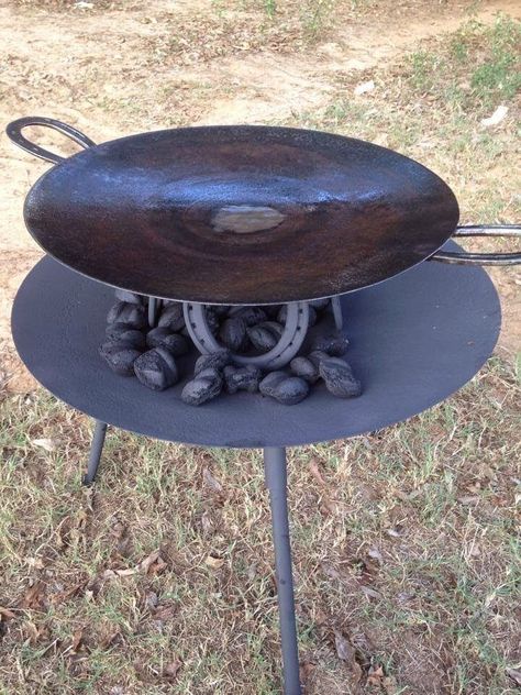 Cowboy Wok with horseshoe handles Cowboy Wok, Diy Wood Stove, Brick Bbq, Outdoor Cooker, Fire Pit Cooking, Open Fire Cooking, Diy Bbq, Bbq Grill Design, Outdoor Oven